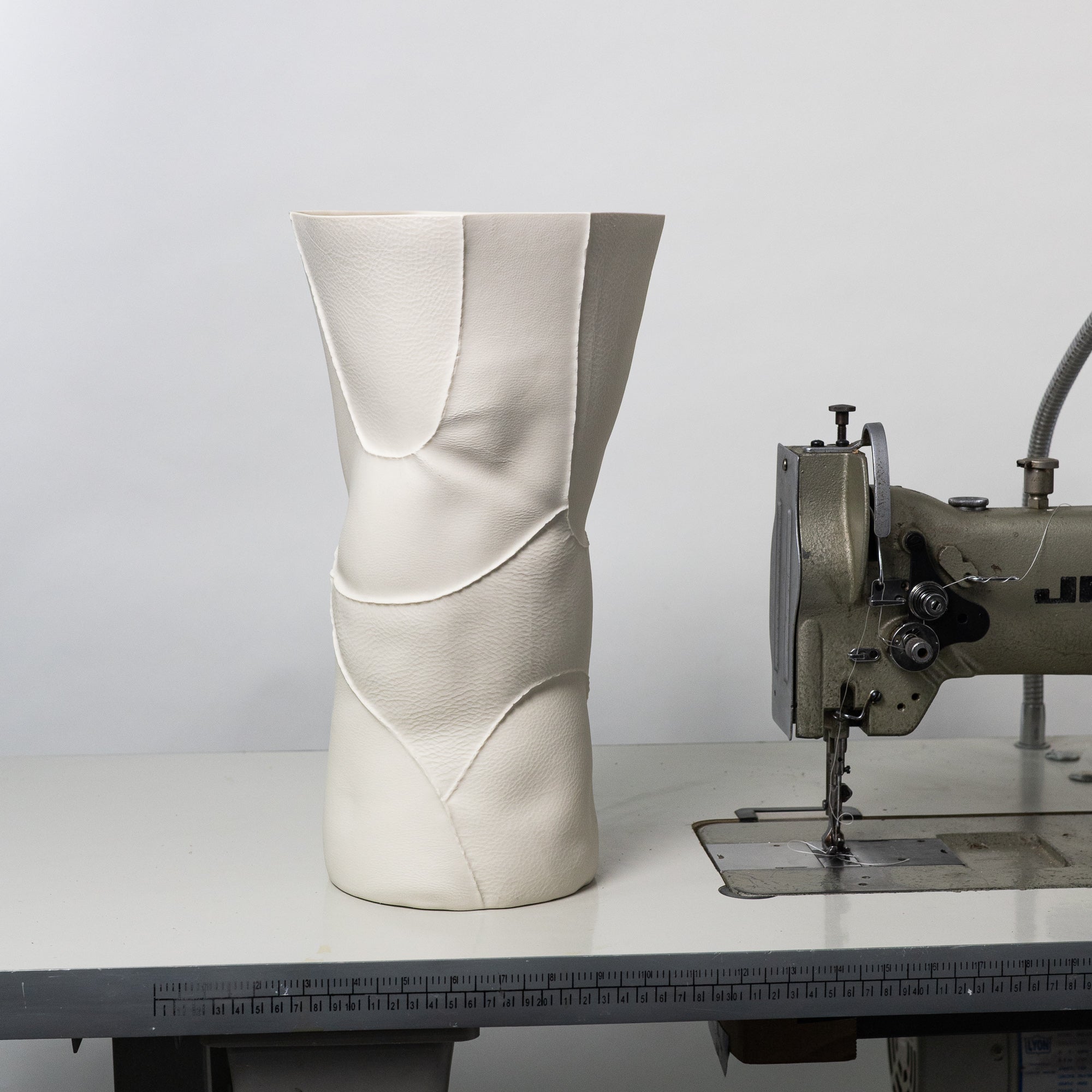 Vessel 白磁 ラトルズ Kawa Vessel 06 – Luft Tanaka Studio