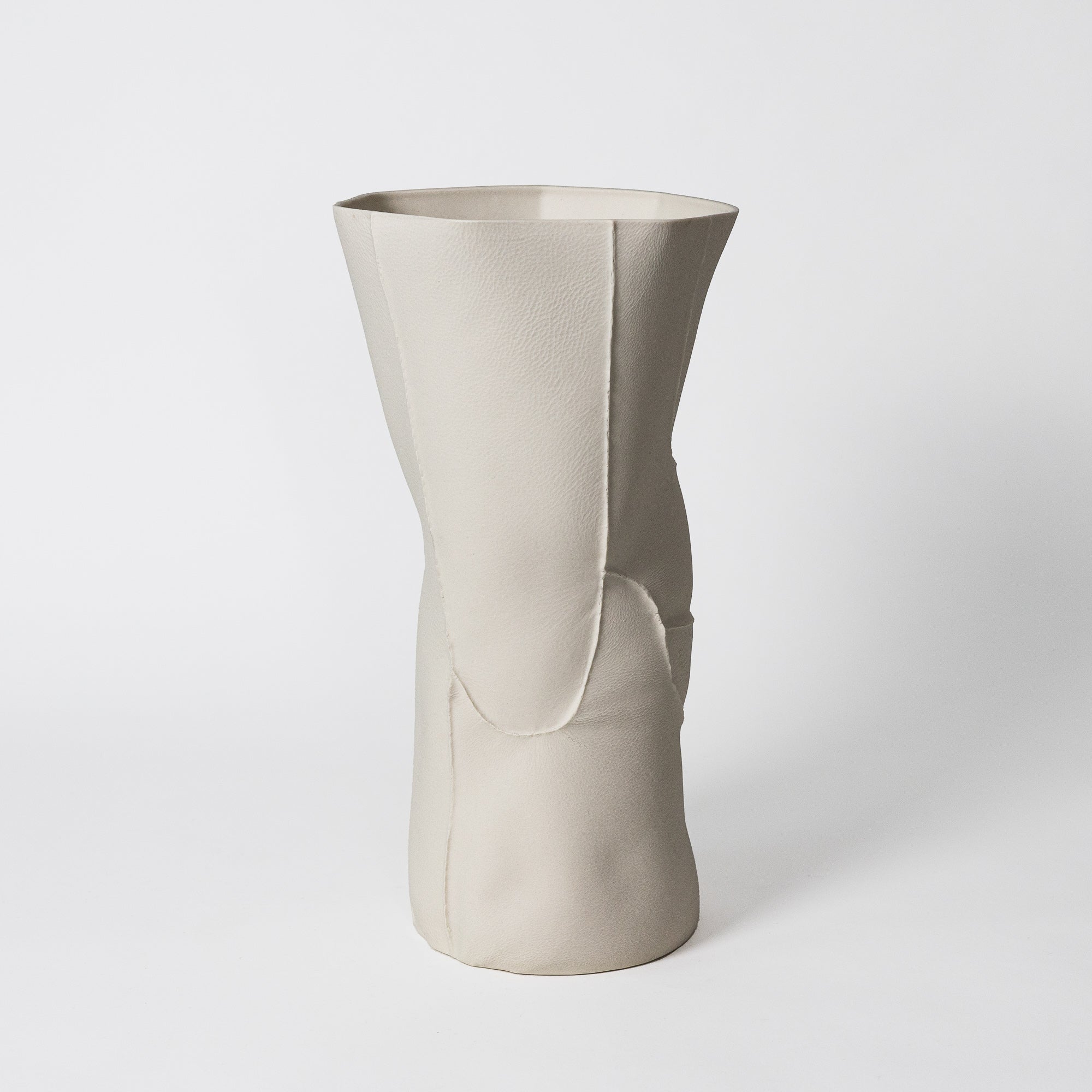 Vessel 白磁 ラトルズ Kawa Vessel 06 – Luft Tanaka Studio